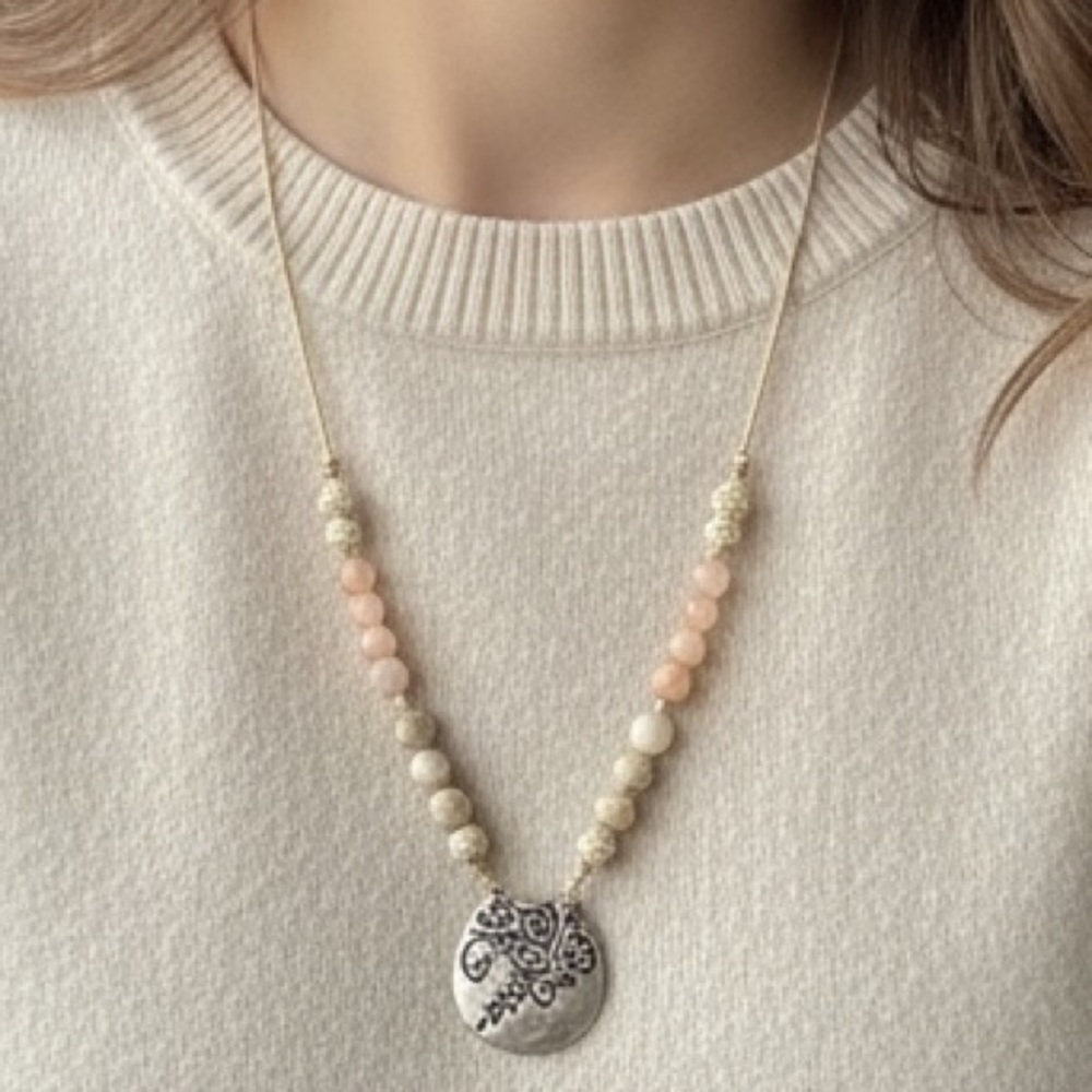 J. Jill Adjustable Beaded Pendant Necklace. (BJ111)